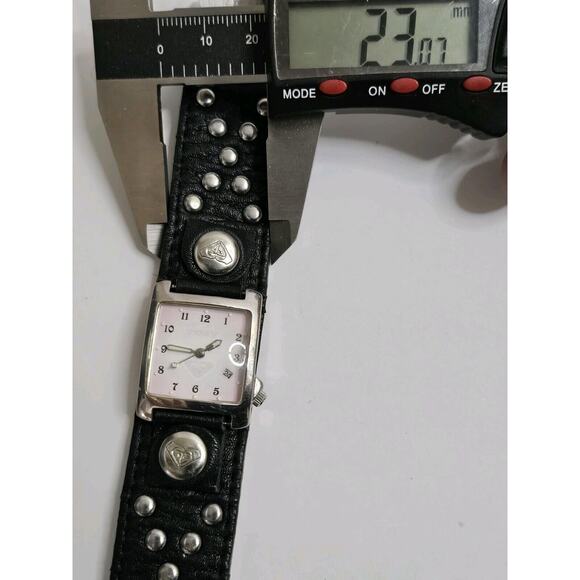 Ladies Pink Roxy Watch Soft Leather Band With Rivets Very Stylish - Picture 8 of 12